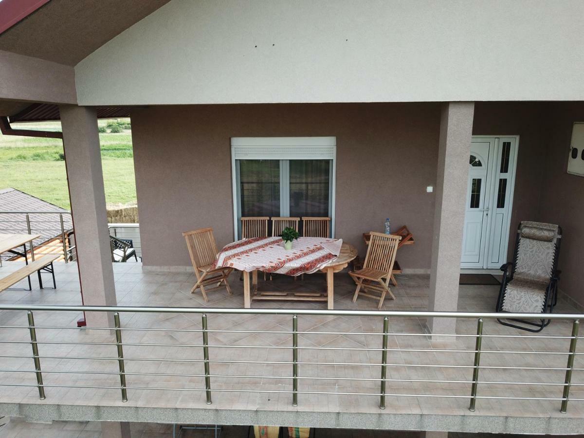 Eko Apartmani Krackovic Golubovci Exterior photo
