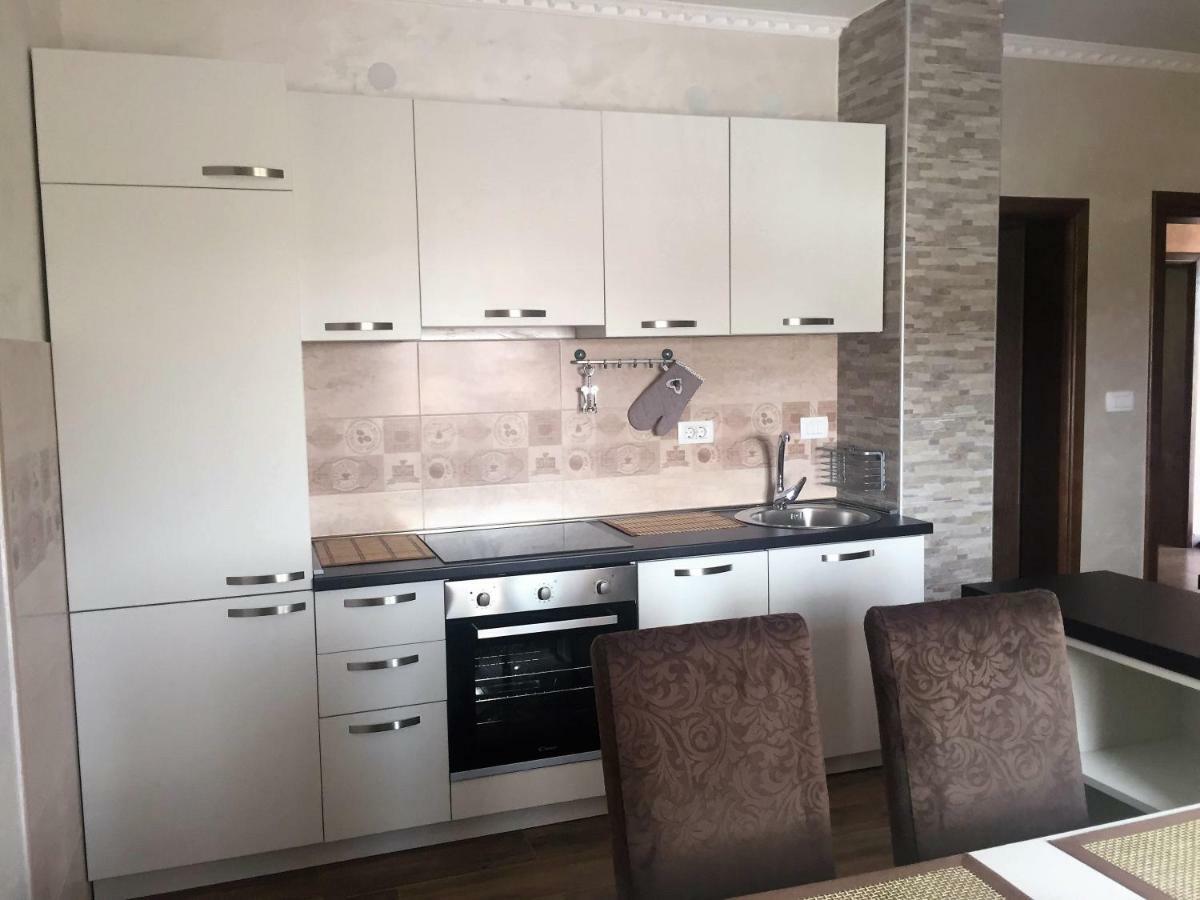 Eko Apartmani Krackovic Golubovci Exterior photo